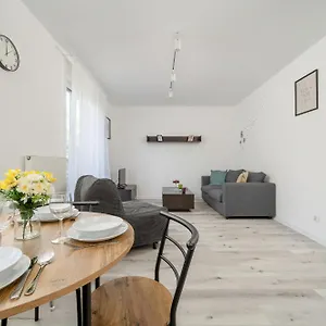 Bialowieska Z Aneksem Kuchennym I Balkonem By Renters Wrocław